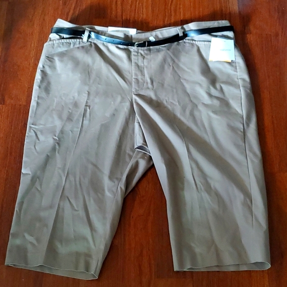 13322 Crop Trouser 22” with Belt